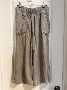 Cloth and Stone casual women’s Pant in Taupe. Size S. Ultra lightweight & soft.